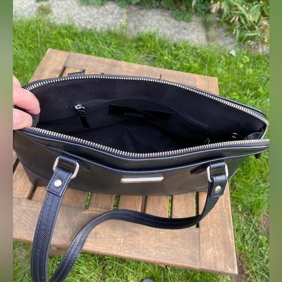 Kenneth  Cole Reaction Purse Black - Picture 9 of 11